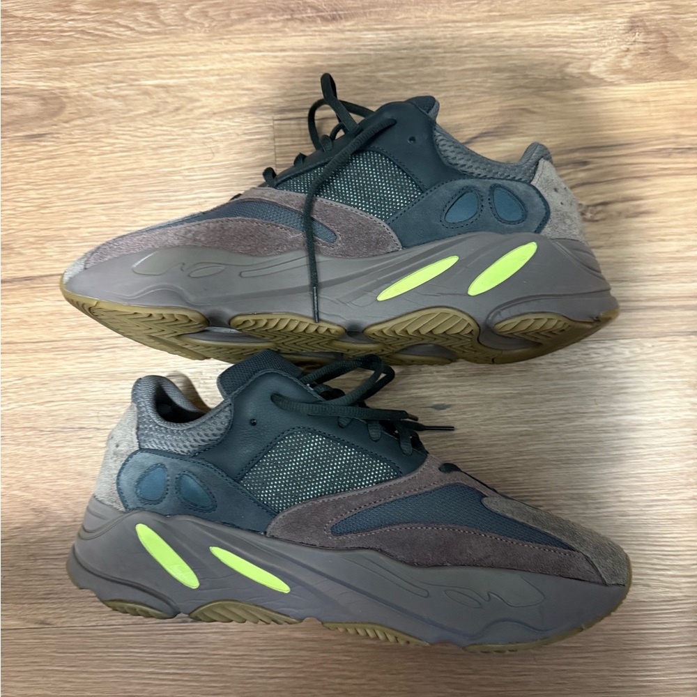 Yeezy boots 700 Mauve